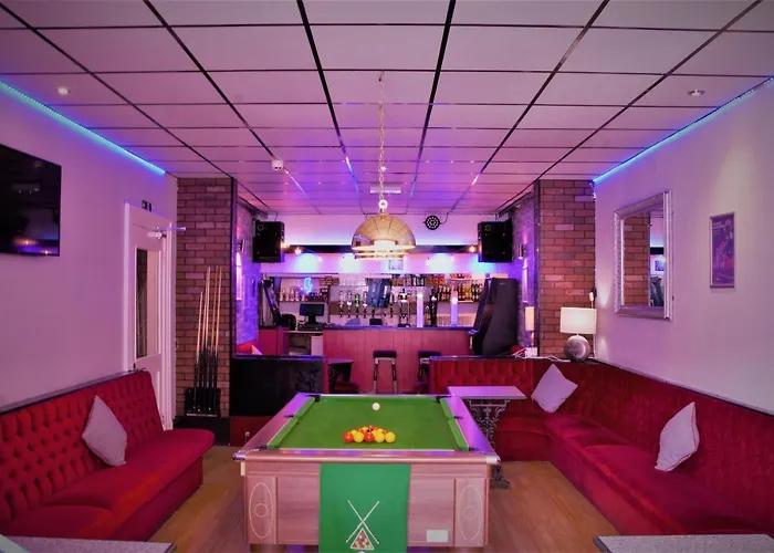 Myroomz Silver StrandAirport Hotel