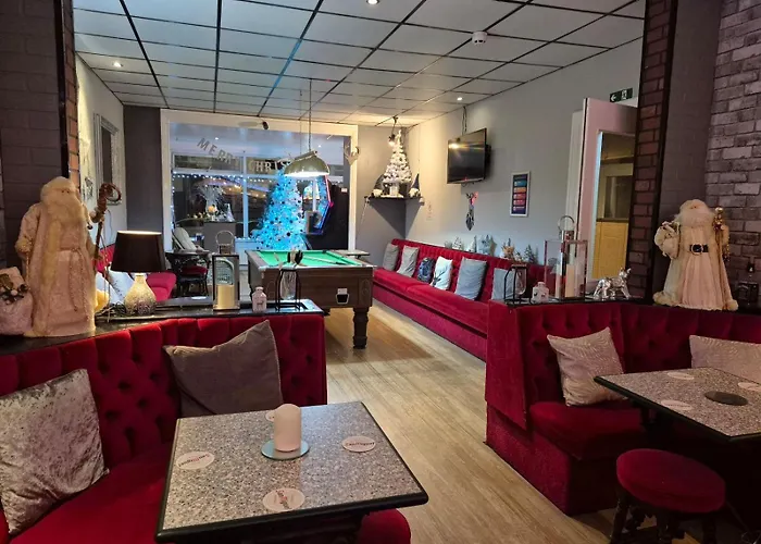 Myroomz Silver StrandAirport Hotel